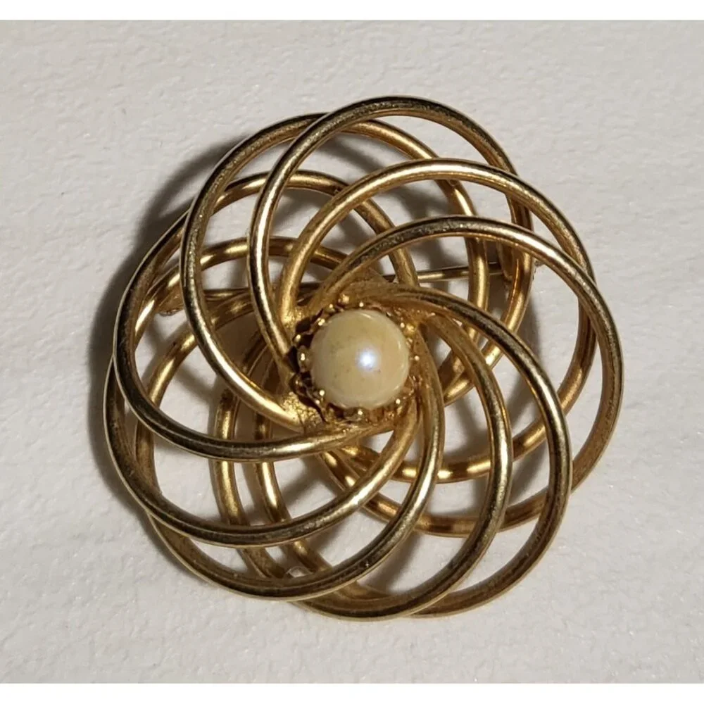 Vintage 1960's Anson Pearl and Gold Plated Brooch